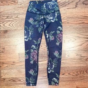 Lululemon Wunder Under Sz 4
